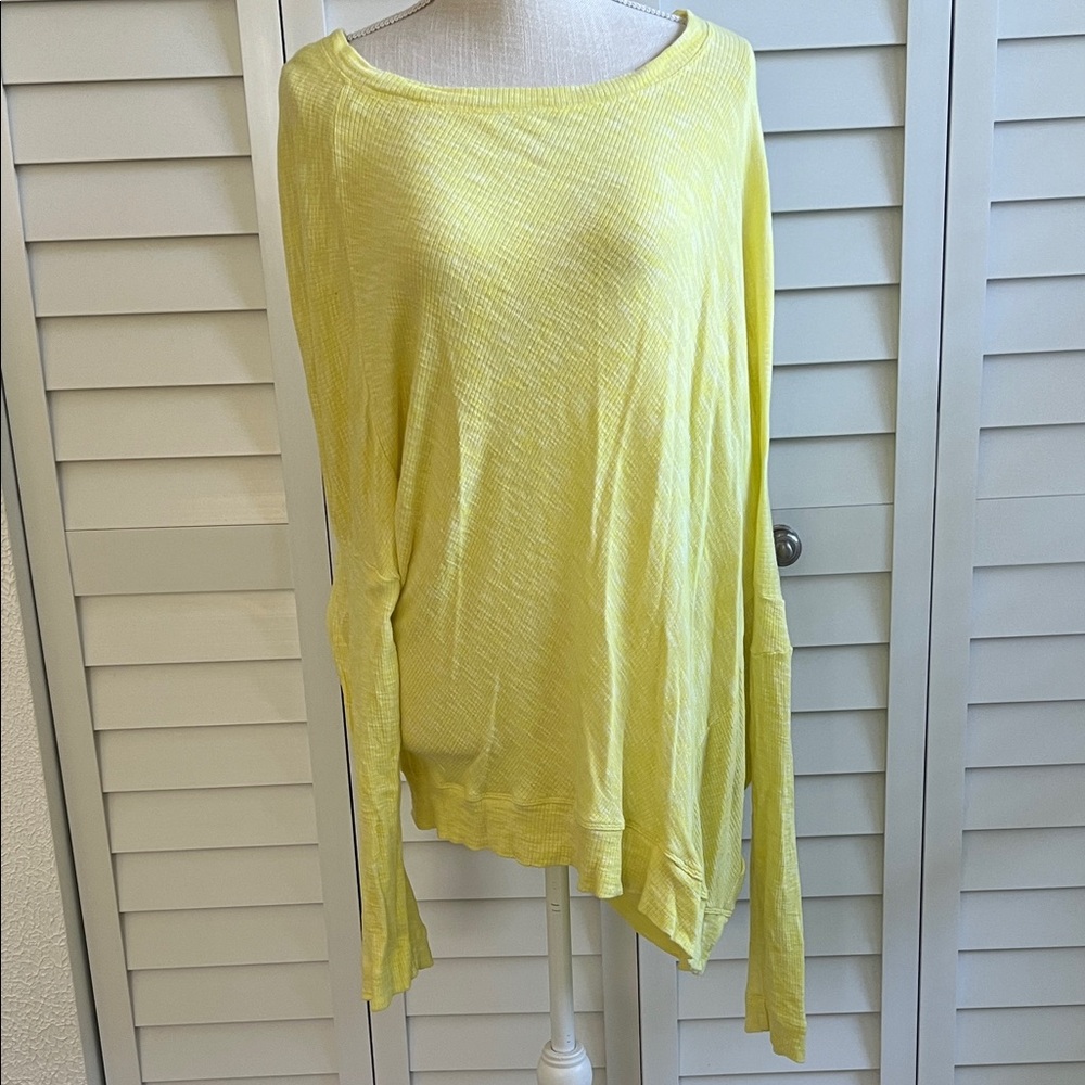Anthropologie
Heathered Ribbed Yellow
Oversized Top